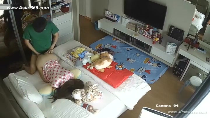 Hackers use the camera to remote monitoring of a lover's home ***