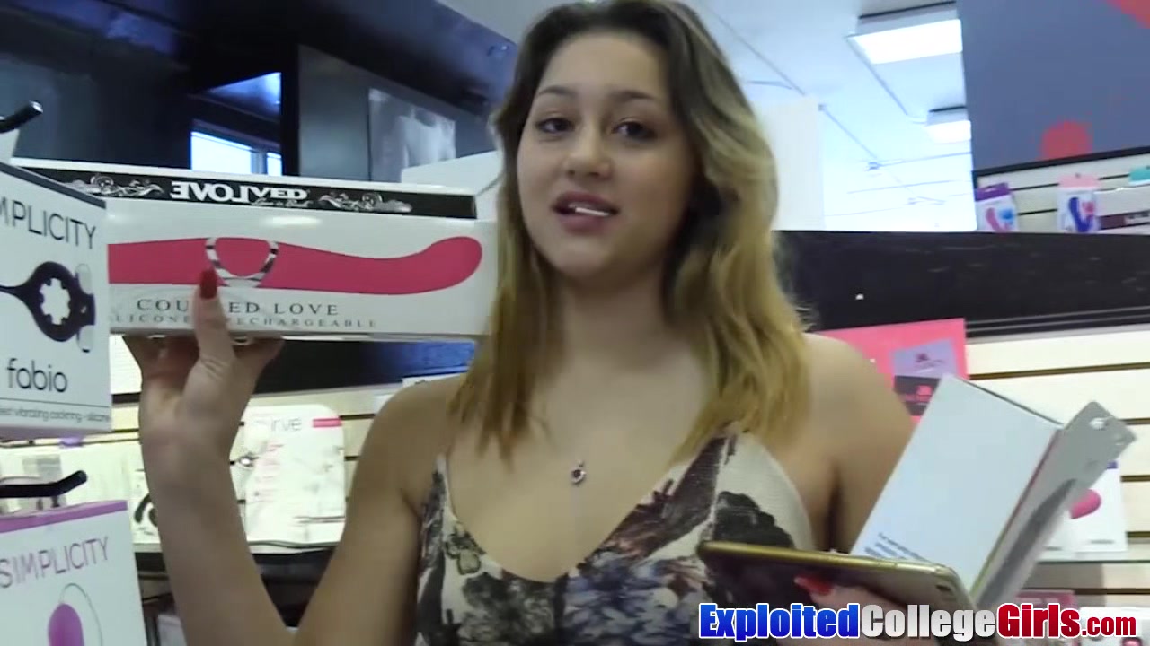 Coeds Naomi and Bonnie share casting cock and toys 3way