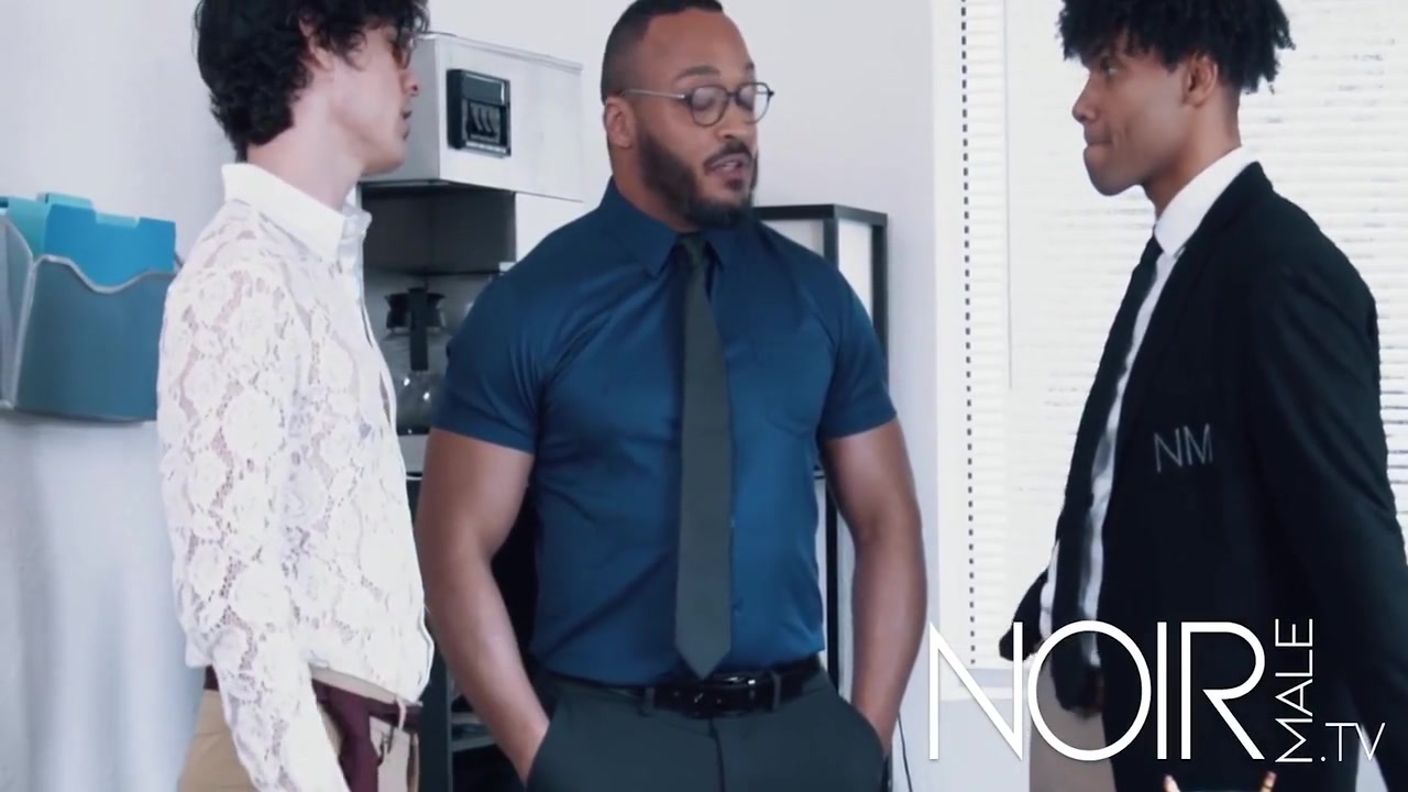 Tony Genius - White Guy Has A Threesome With Two Huge Black Cocks For The First Time 10 Min