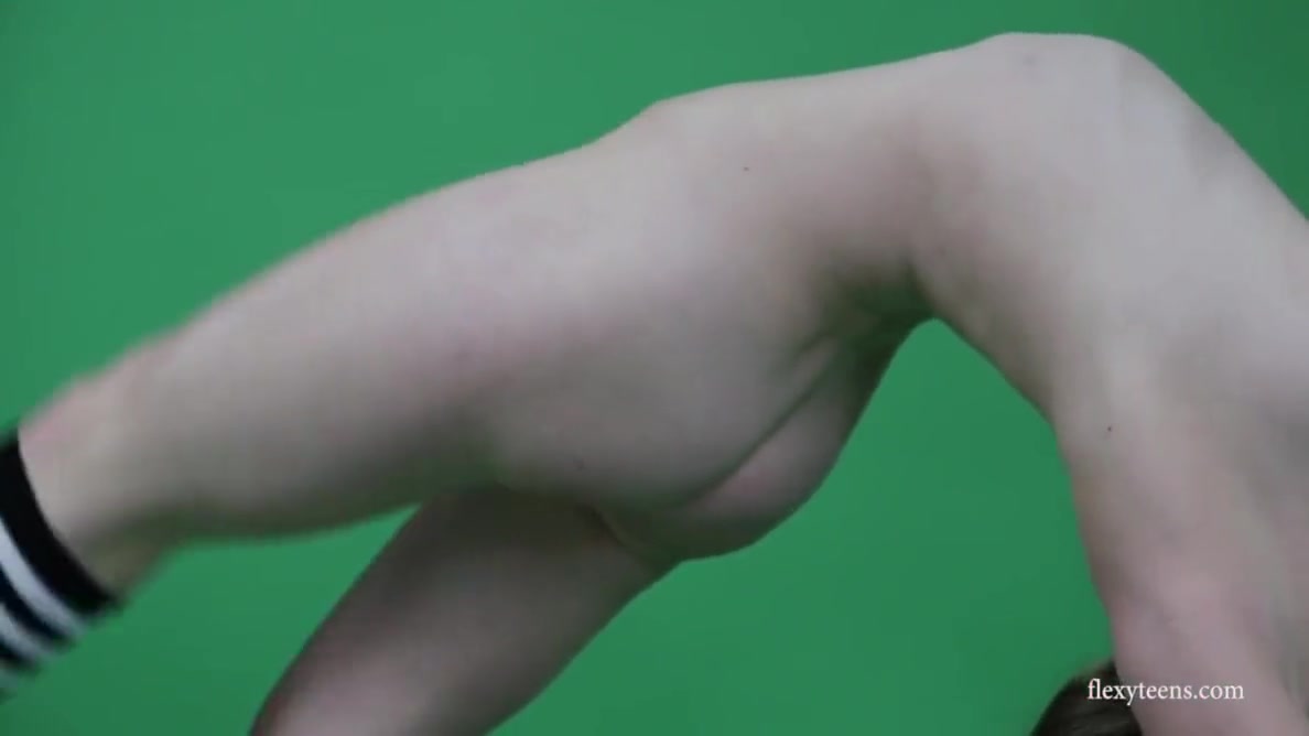 Young Brunette Gymnast Spreading Legs With Anna Mostik