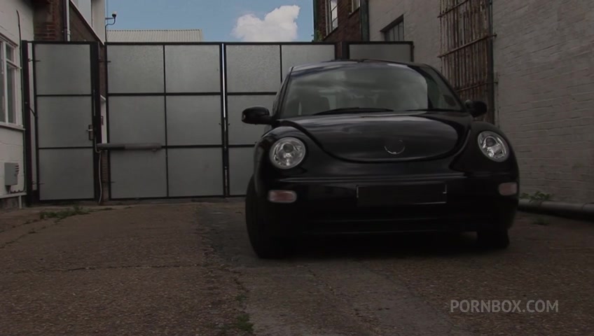 Latina With Big Tits Gets Fucked At The Car Wash - PissVids