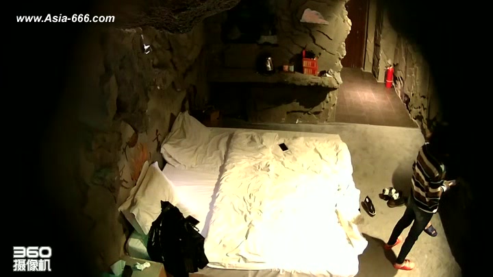 Hackers use the camera to remote monitoring of a lover's home life.258