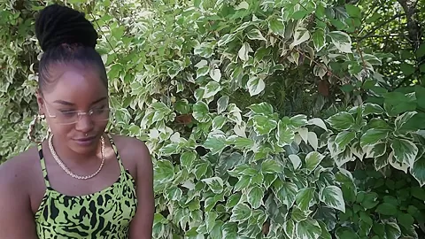 Nathou, 23, is doing some crazy things!