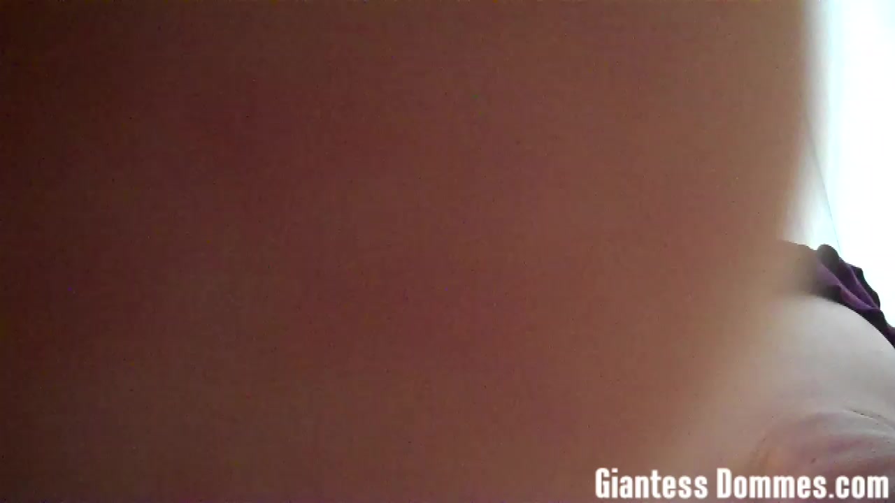 Your ballbusting giantess - GiantessDommes