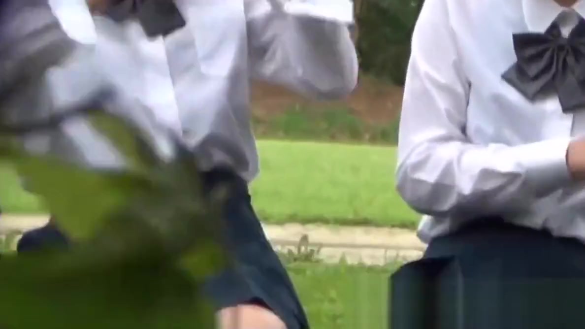 Cute Japanse with pigtails pisses in the wind