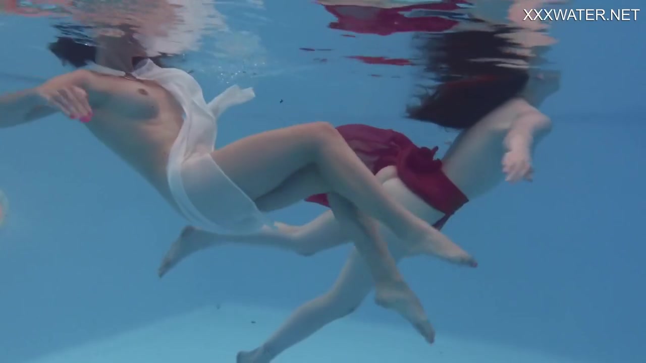 Marfa Touches Babe In The Pool With Emerald Ocean