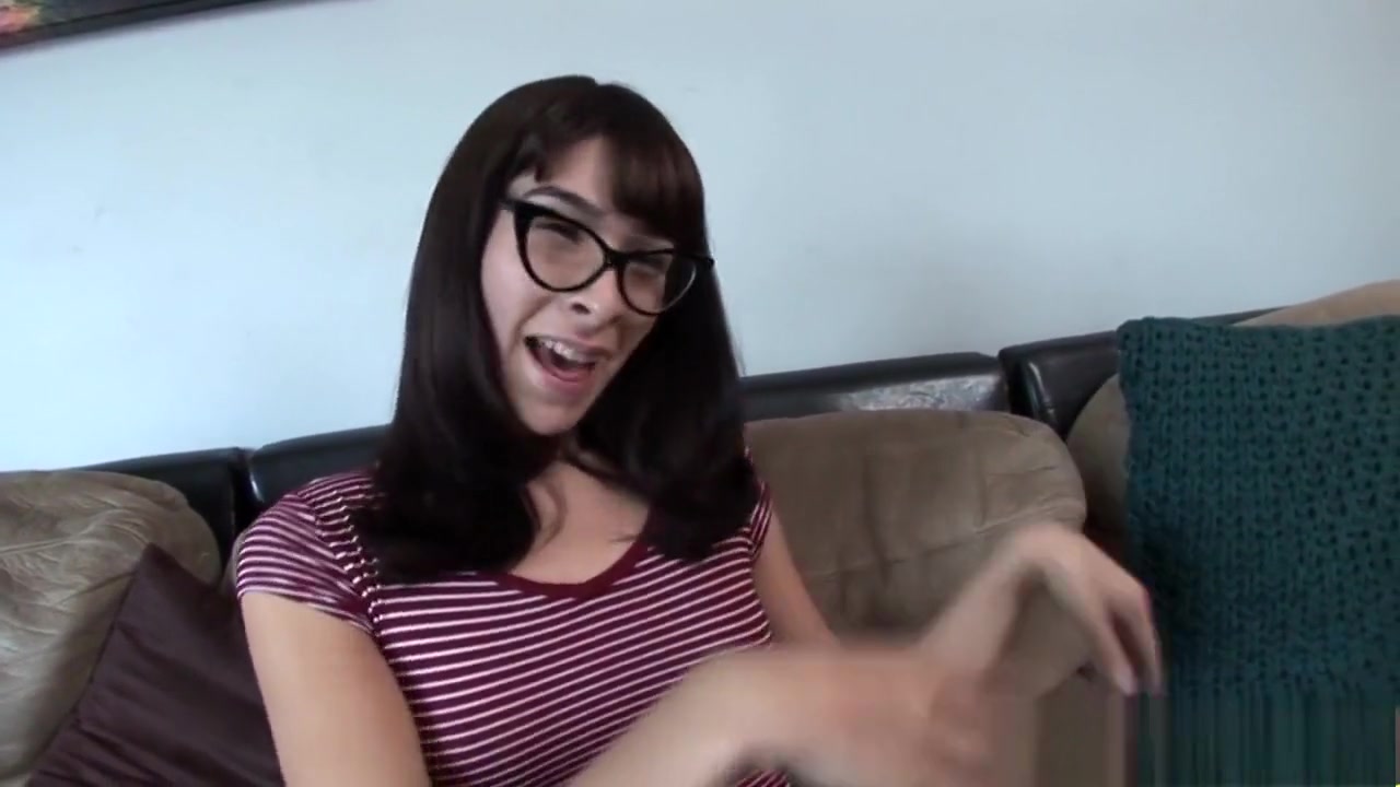 Spex trans amateur toys ass during casting