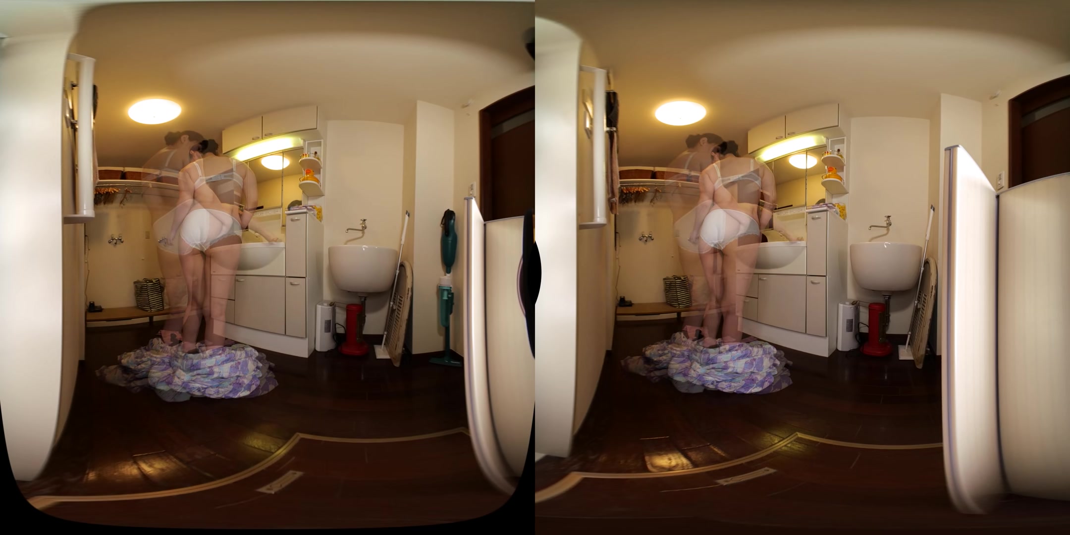 Sara Minamino - Peeping Through the Gap To Look at What You're Wearing: Sara Minamino - FANTASTICA