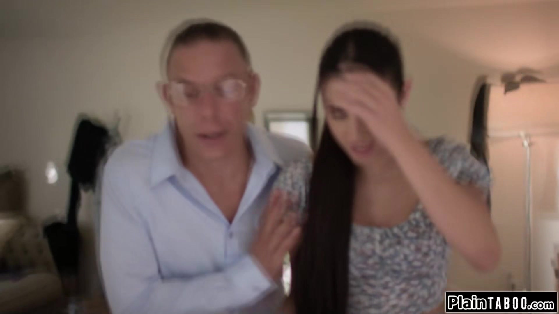 Catfished babe gives older guy a chance and is pussy licked