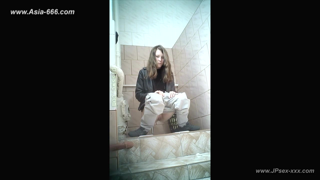 peeping blondes go to toilet.46