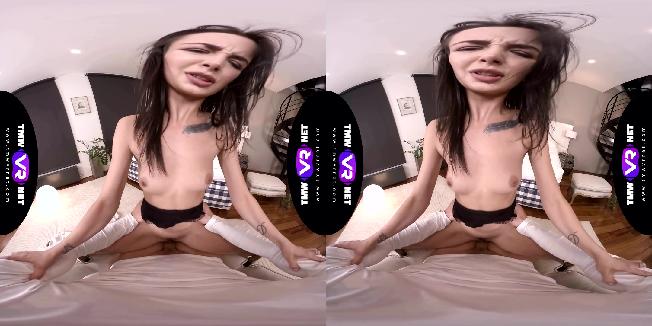 Free Dee in Insatiable Brunette Goes Down - TmwVRNet