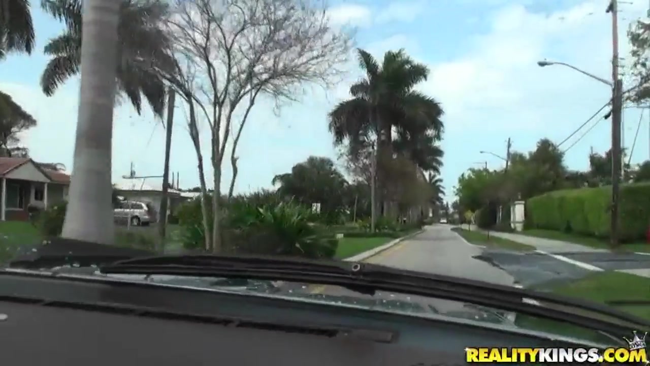 Man seduces milf to screw right in his car