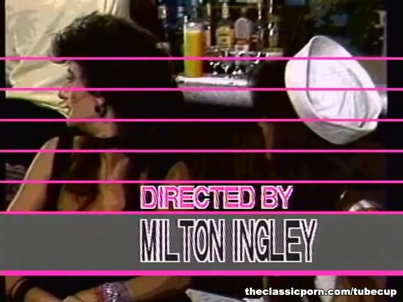 Hot retro ladies in lesbian action