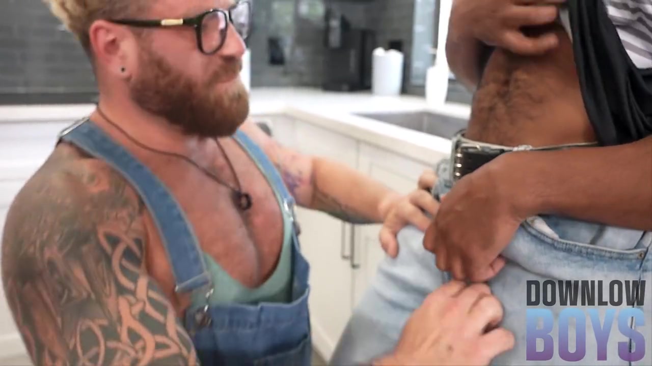 Plumber Come To Fix Jocks Pipes & Gets Fucked - Riley Mitchel