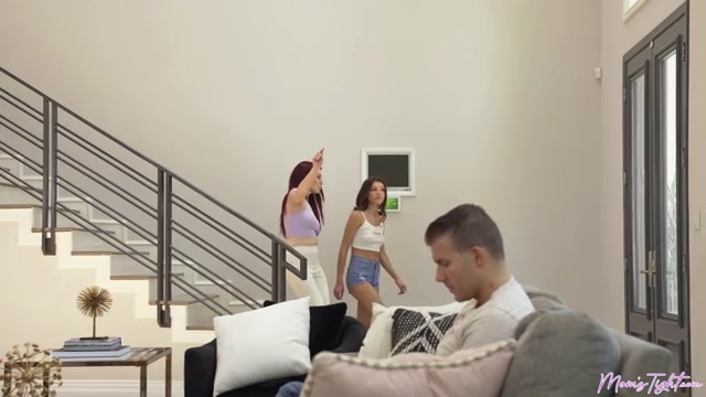 A Sticky Situation - S1:E4 - Momlover