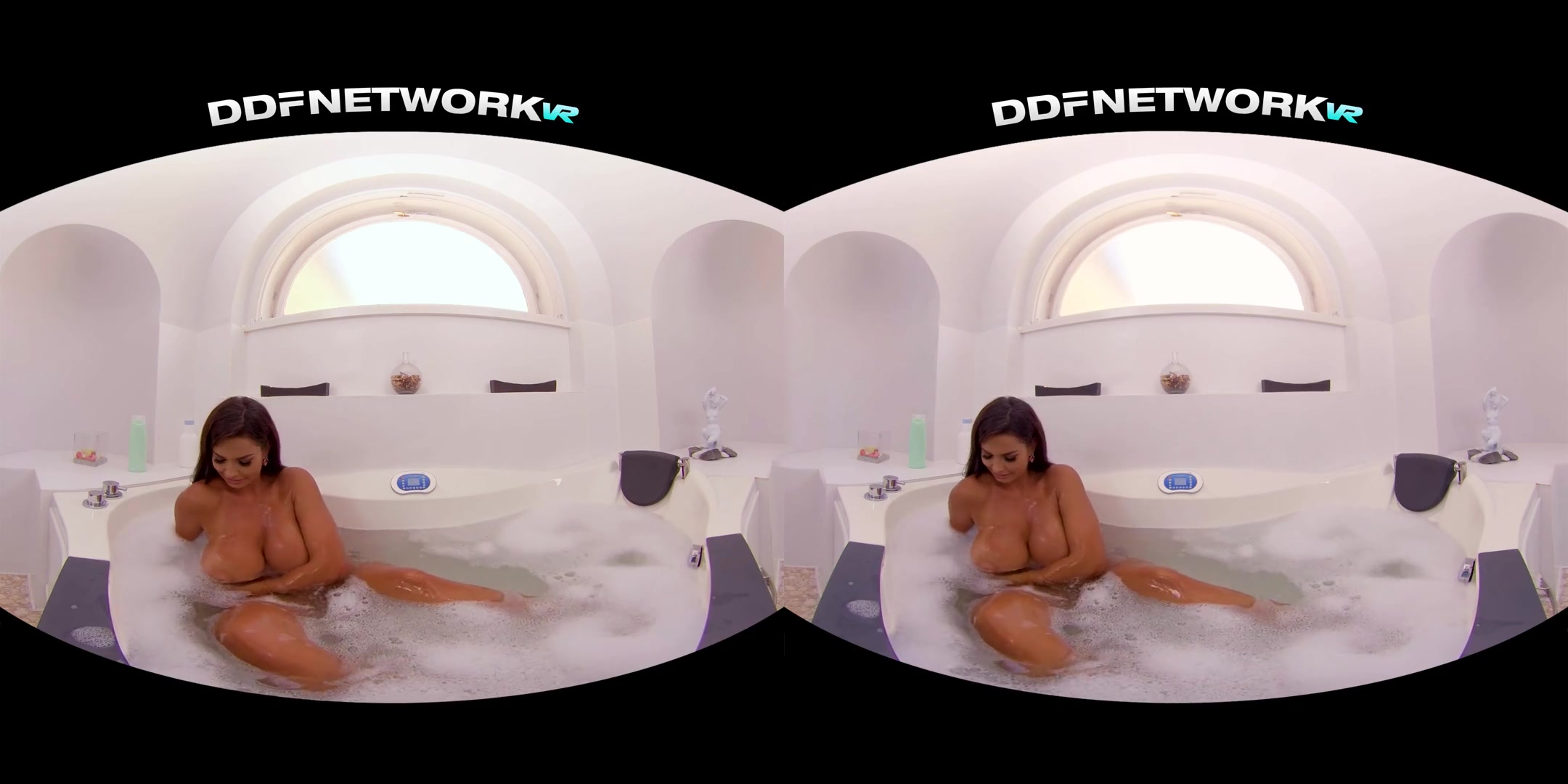 Chloe Lamour in Busty Courtesan Fantasy - DDFNetworkVR