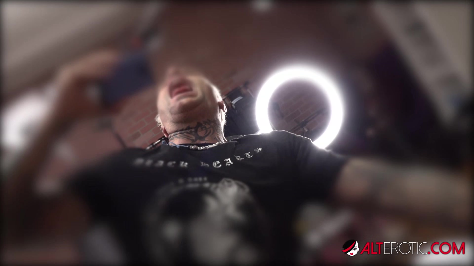 Amber Luke Masturbates While Getting Tattoo - AltErotic