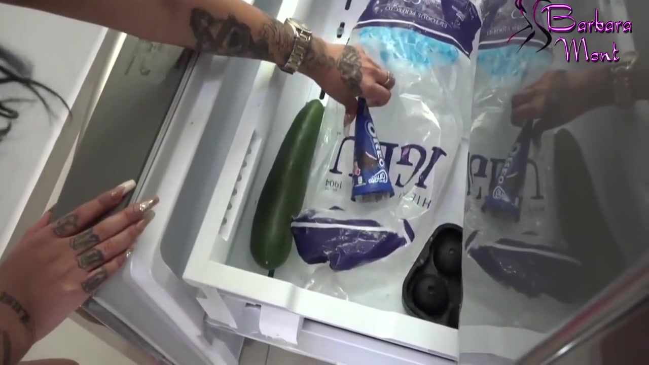 Barbara Mont - Masturbada Con Pepino 8 Min
