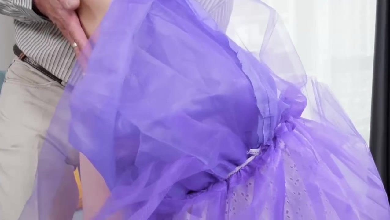 young stretching smell