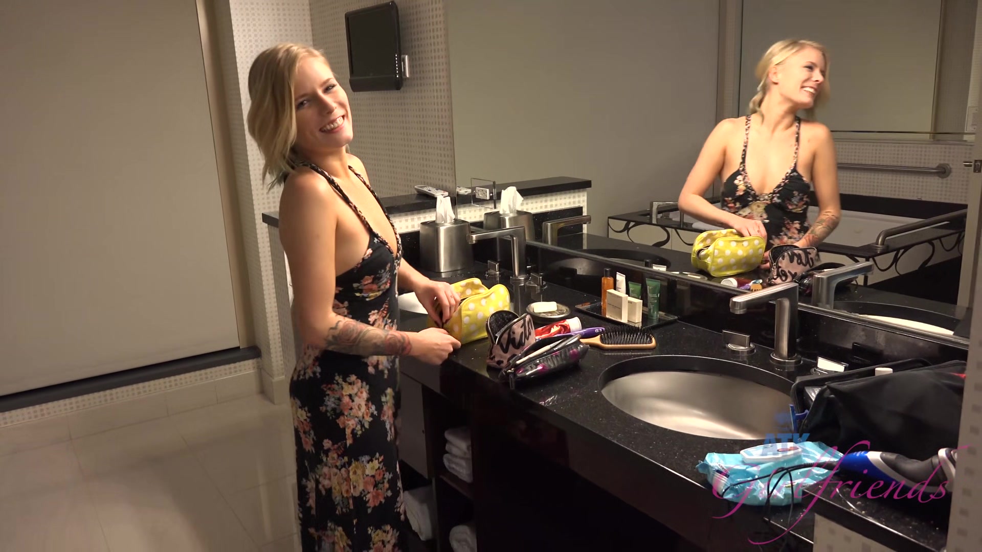 Blonde Teen Suck Dick In Bathroom