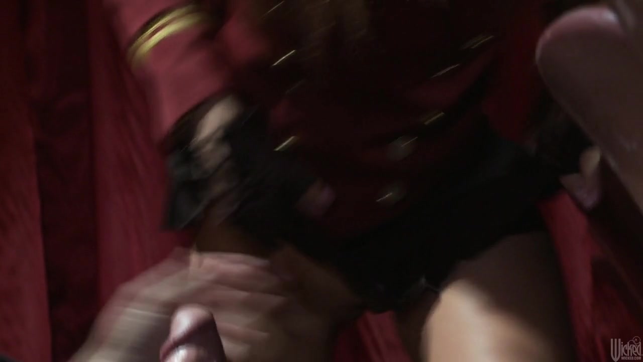 Aleksa Nicole In Chica, Scene 2