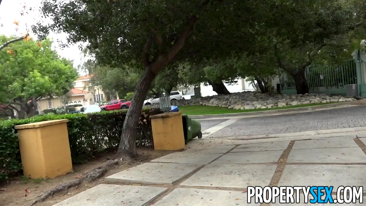 Bad Real Estate Agent Kara Faux Fucks Outdoors