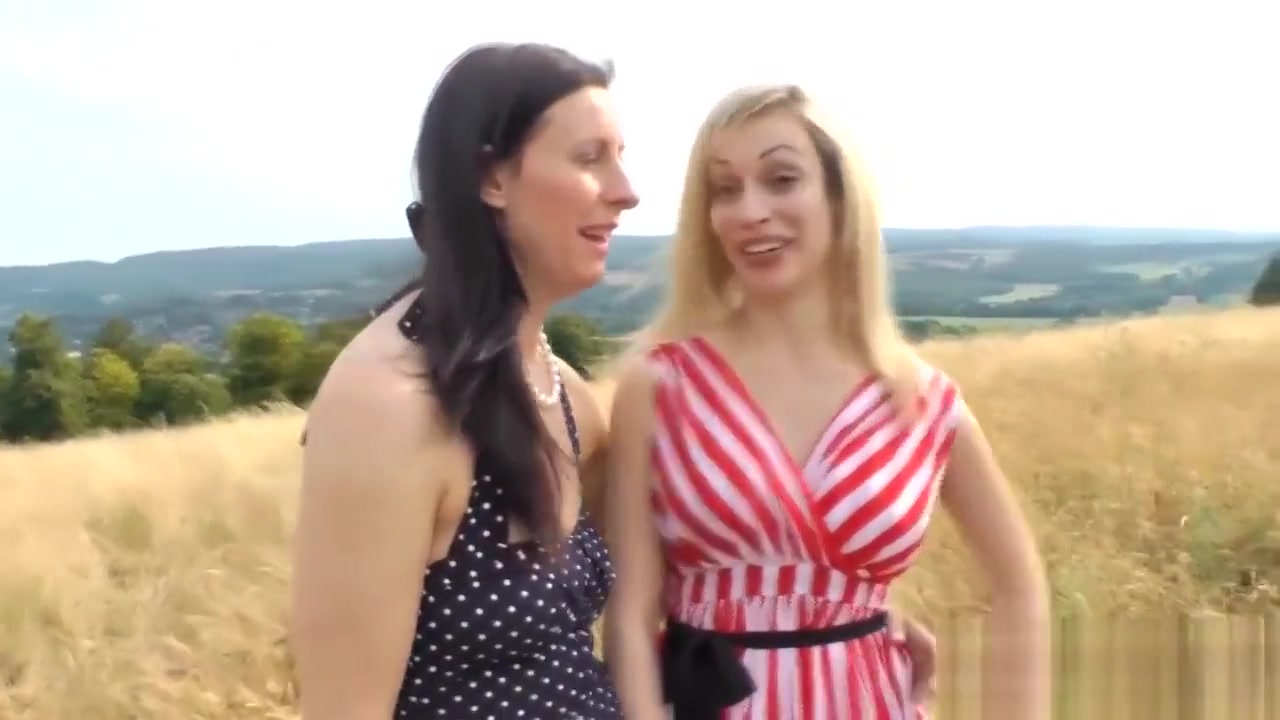 Strapon Lesbian Brit