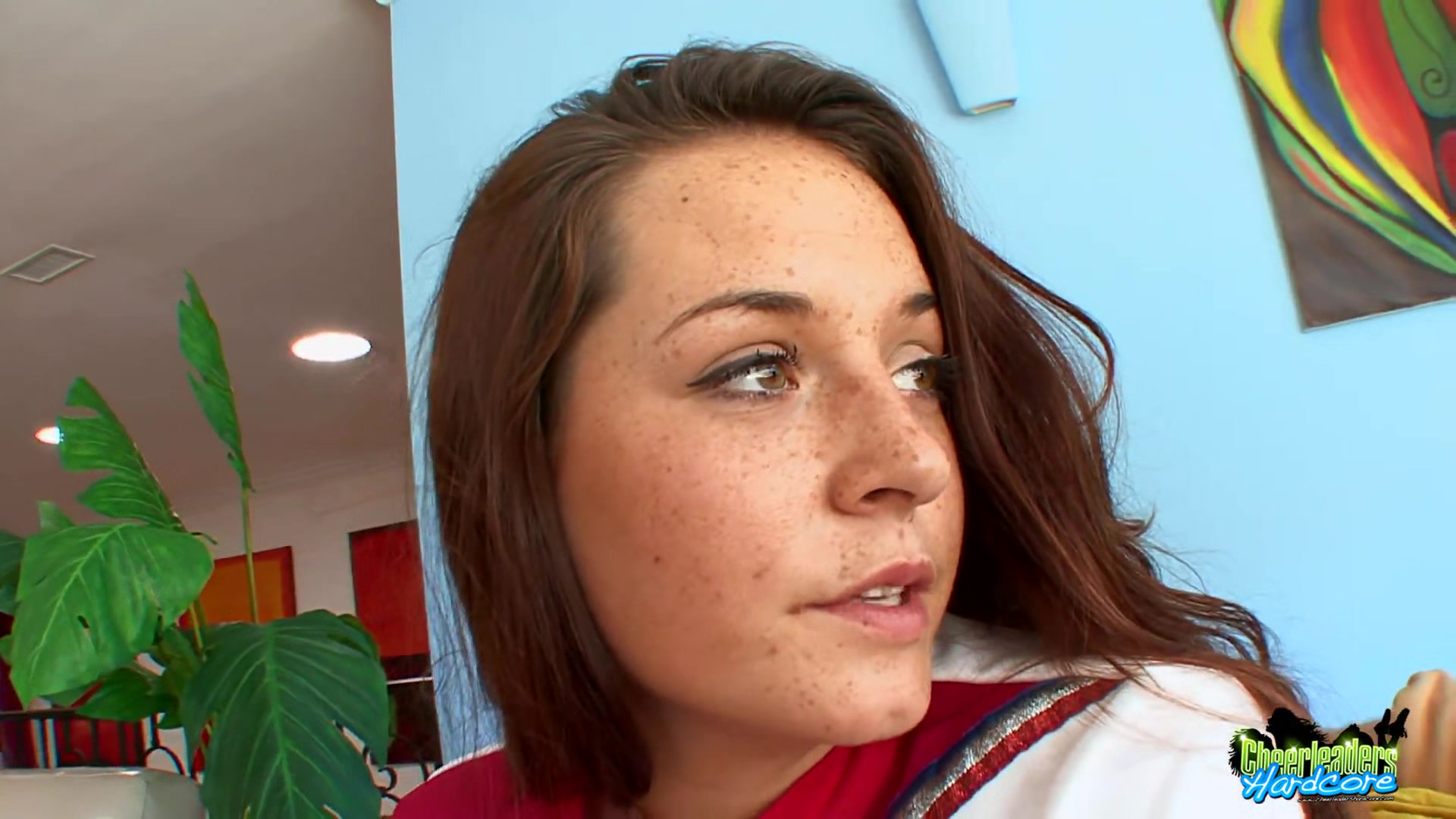 Cheerleader Talia Palmer BJs Her Gent