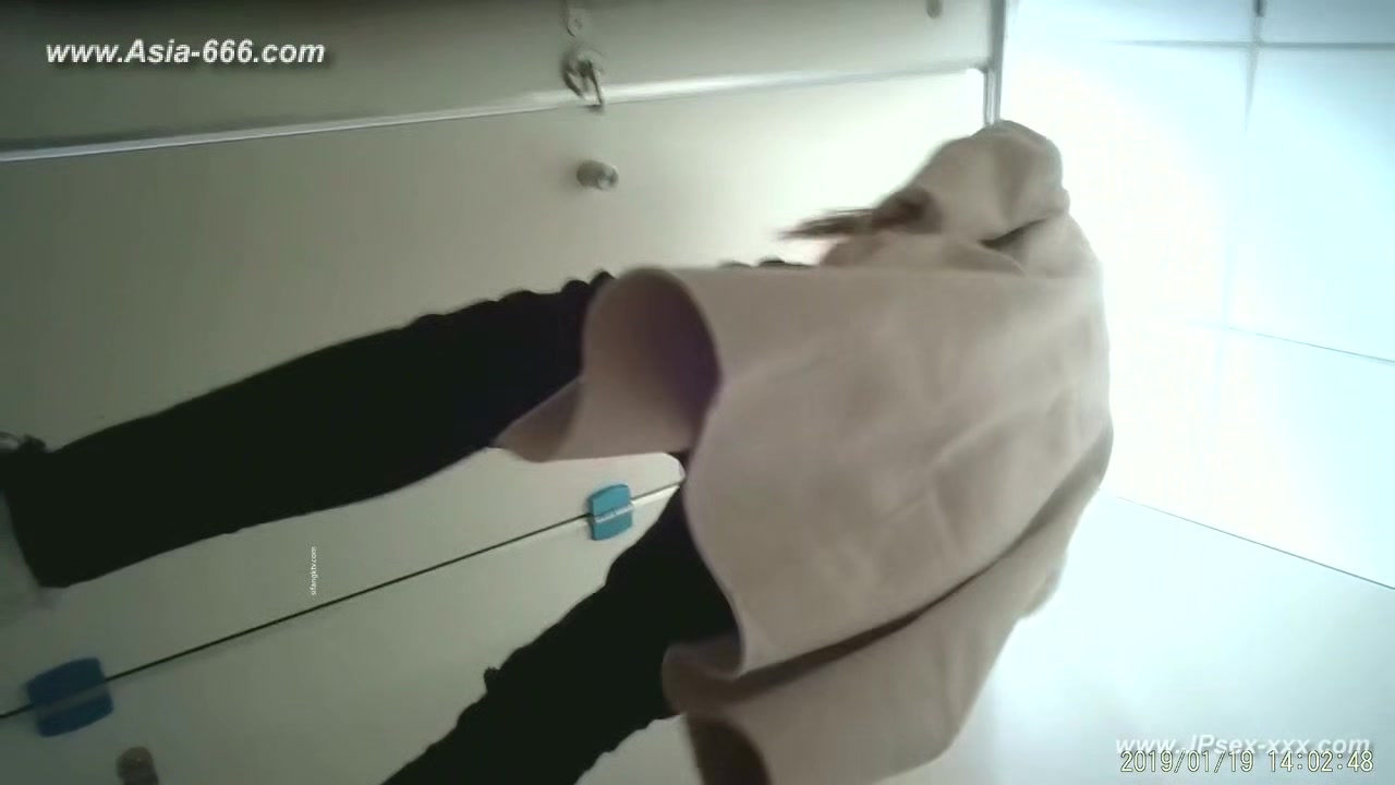 chinese girls go to toilet.307
