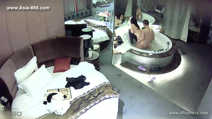 Hackers use the camera to remote monitoring of a lover's home life.***