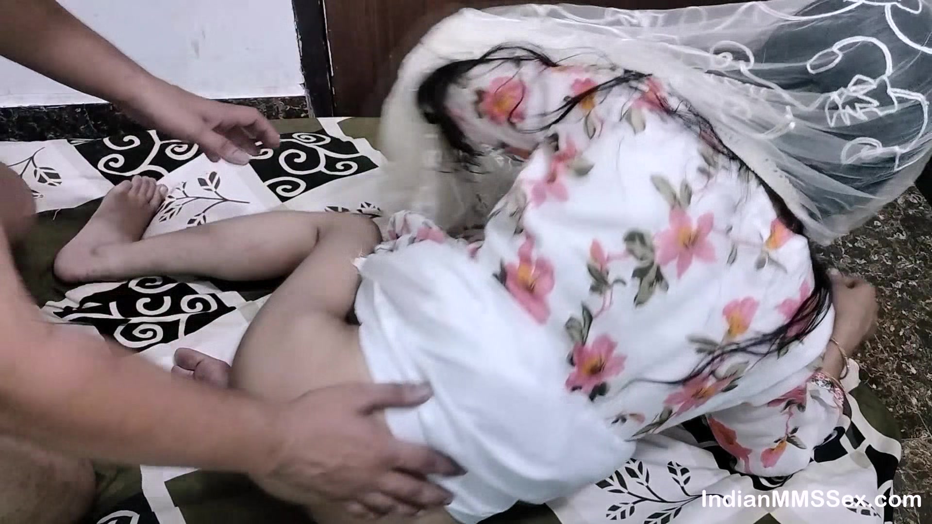 Beautiful Indian Desi Housewife Seducing Husband Desire