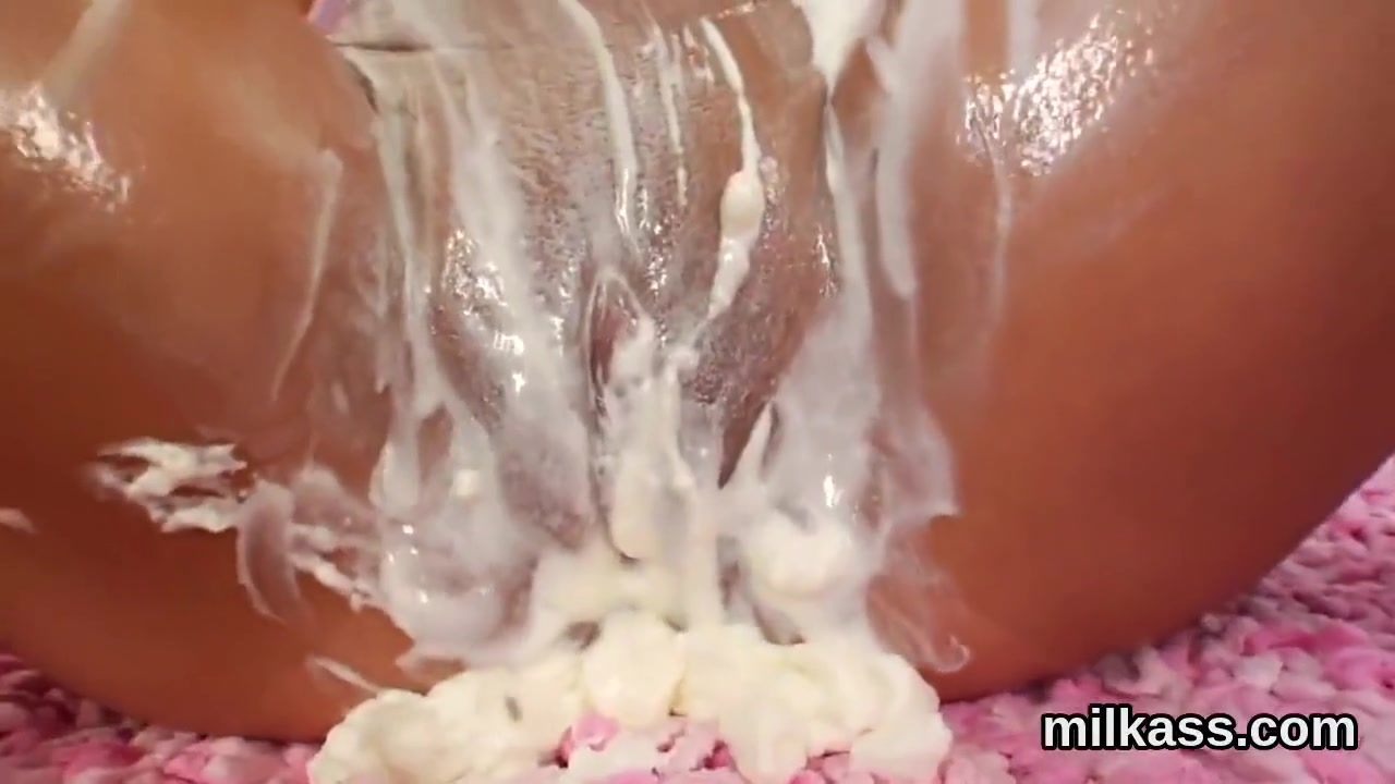 Wacky Lesbians Fill Up Their Monster Bums With Cream
