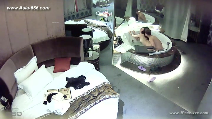 Hackers use the camera to remote monitoring of a lover's home life.***