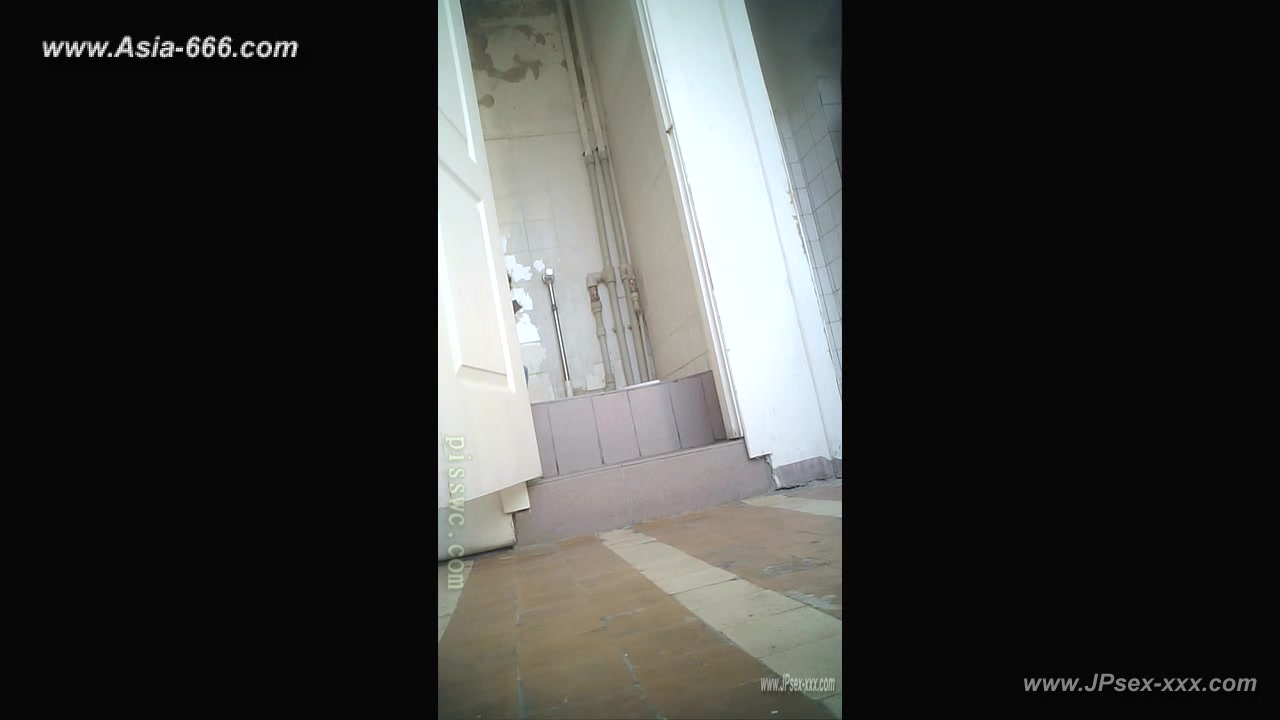 peeping blondes go to toilet.43