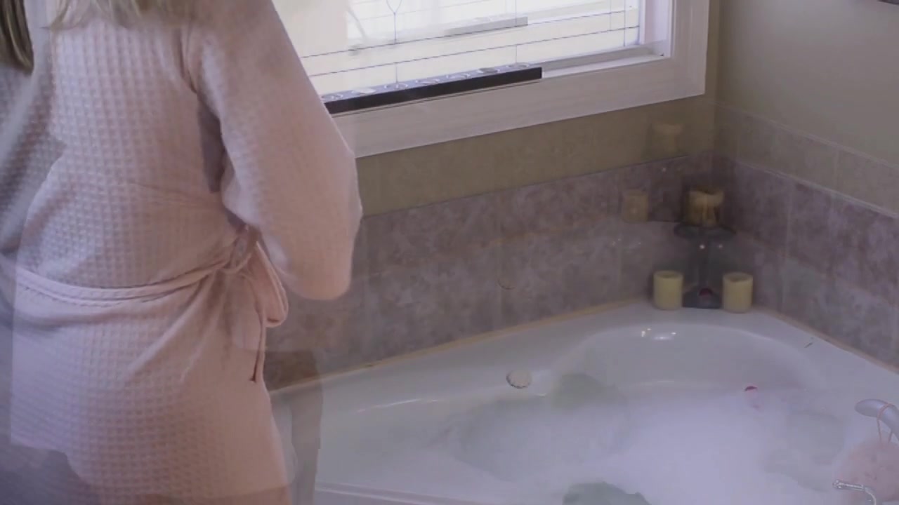 Playing In The Bathtub - Katelynnheart