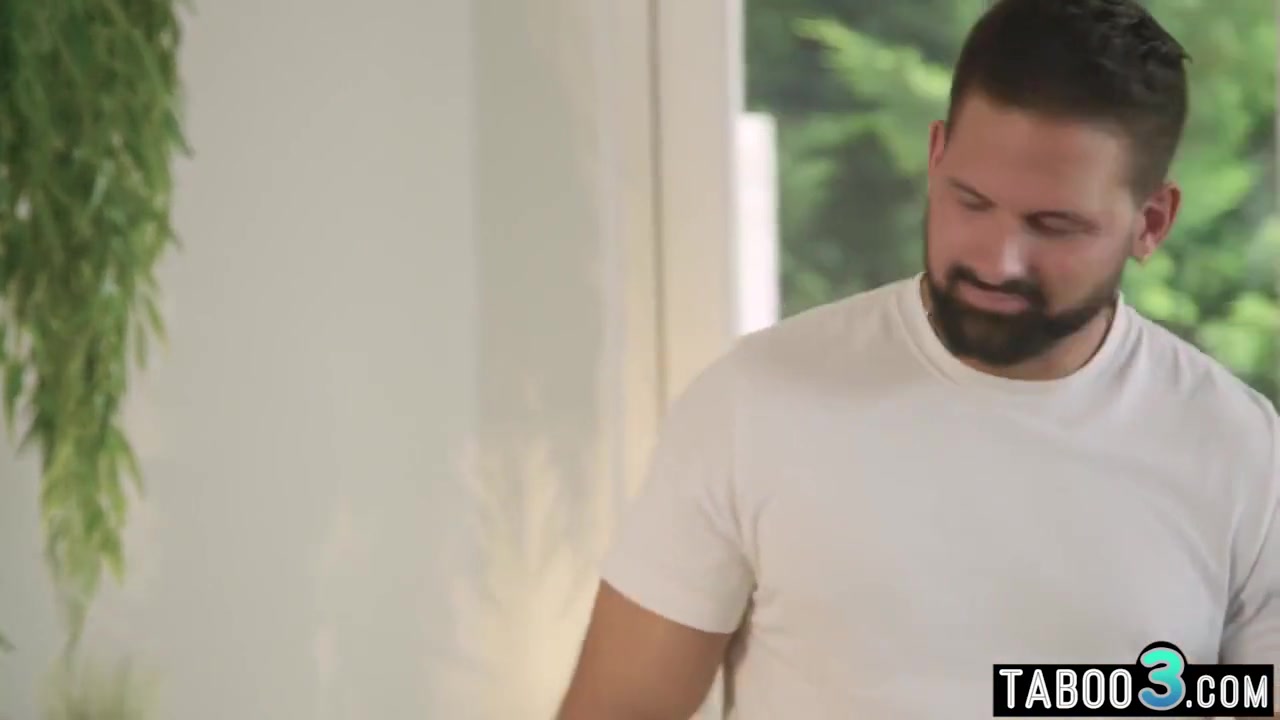 Candie Luciani In Babe Gets Massage With An Anal Sex Surprise