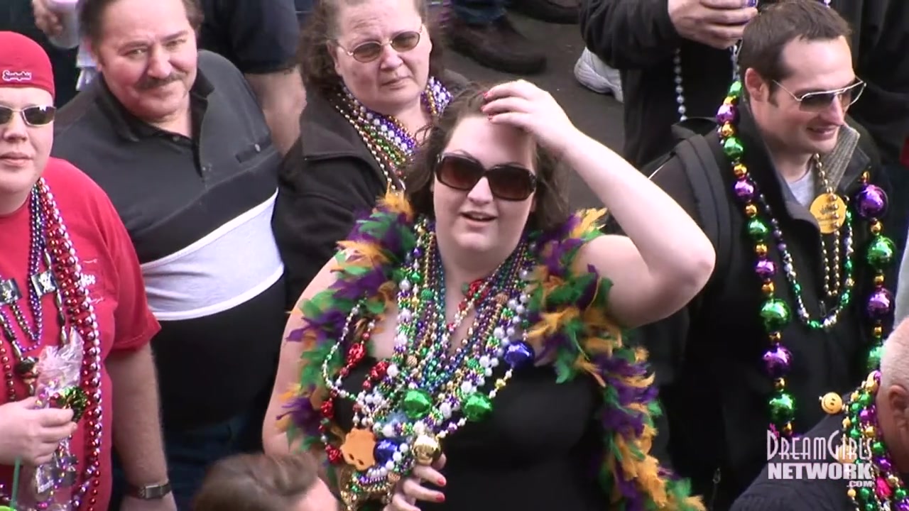 Fat Tuesday Freaky Milfs Getting Naked In The Street For Beads - DreamGirlsMembers