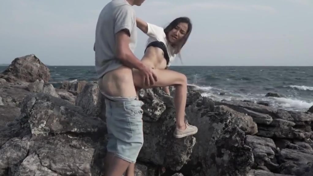 Asian GF Sucking Cock Fucked Outside By The Ocean