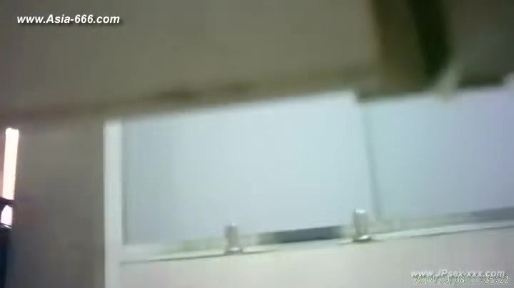 chinese girls go to toilet.143