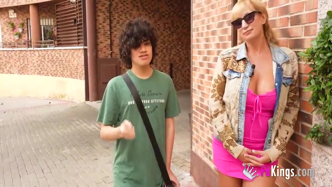 Victoria Vera - Dude Loses Her Virginity To Supermilf 3 Min