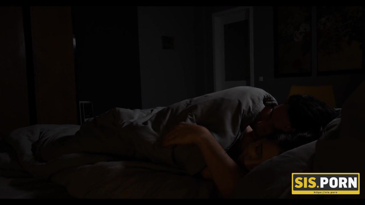 SIS.PORN. Excited stud buries morning wood into stepsis warm pussy