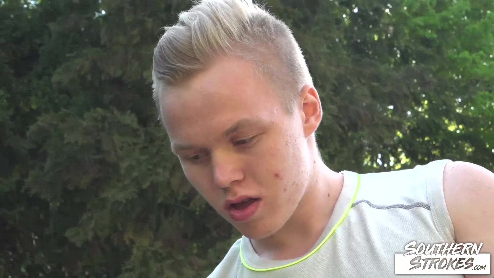 SOUTHERNSTROKES Reece Andrews Gives Jeffrey Lloyd Steamy Handjob