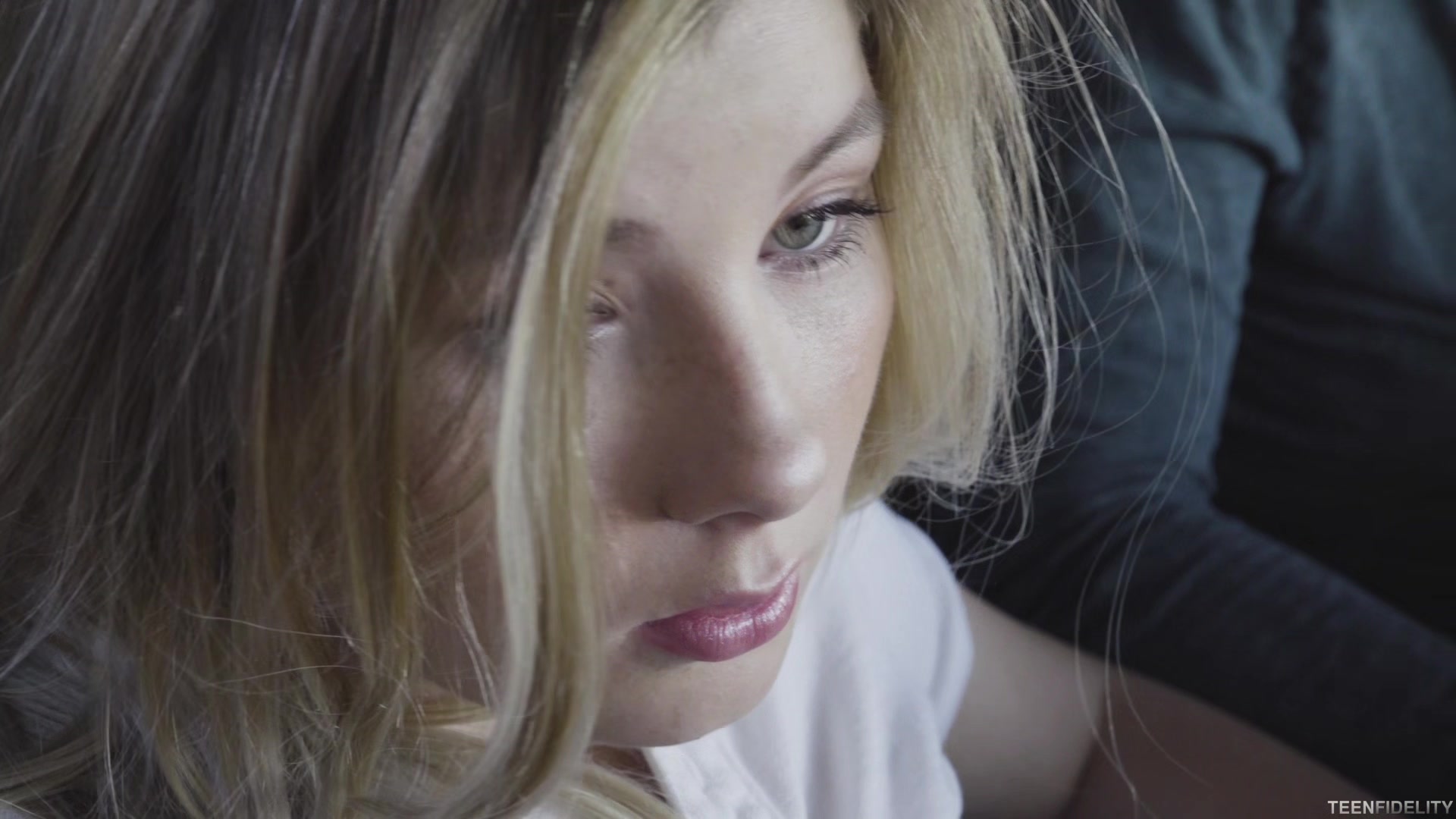 Get a Room - Starring: Vienna Rose - PornFidelity