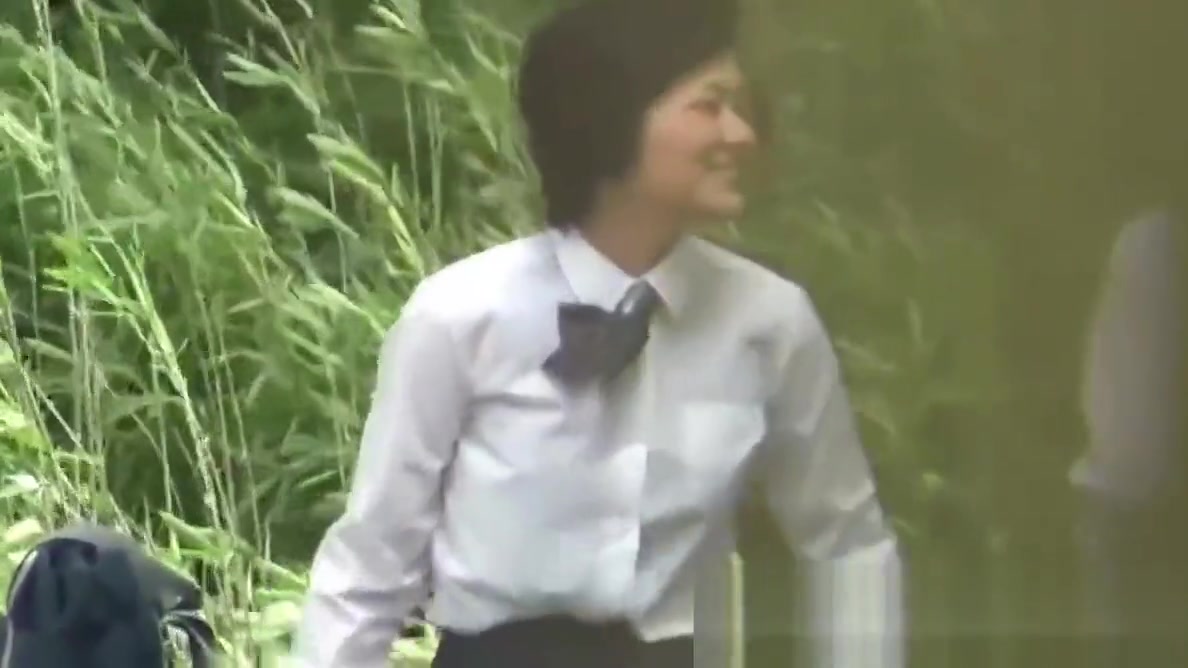 Cute Japanse with pigtails pisses in the wind
