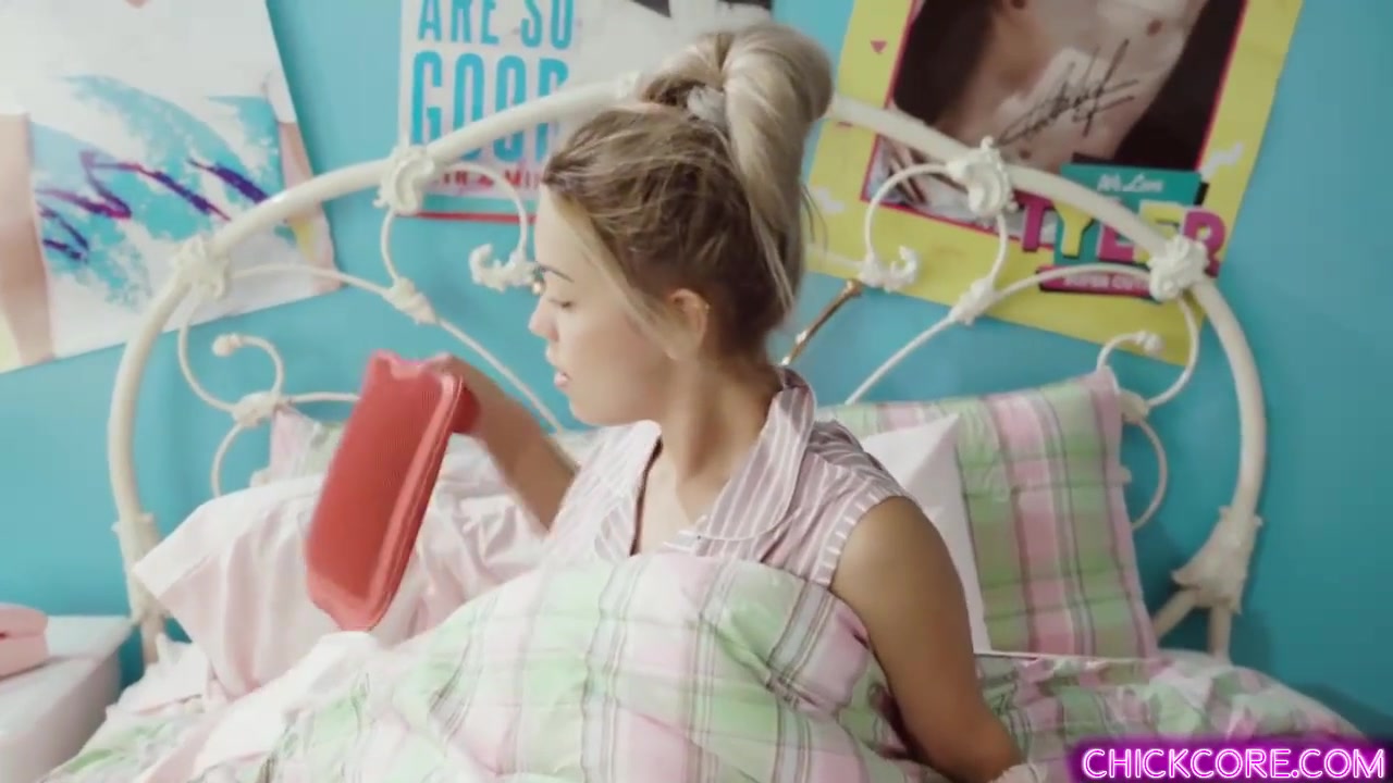teens 18+ Pussy Fisted And Appears To Be Full Of Eggs