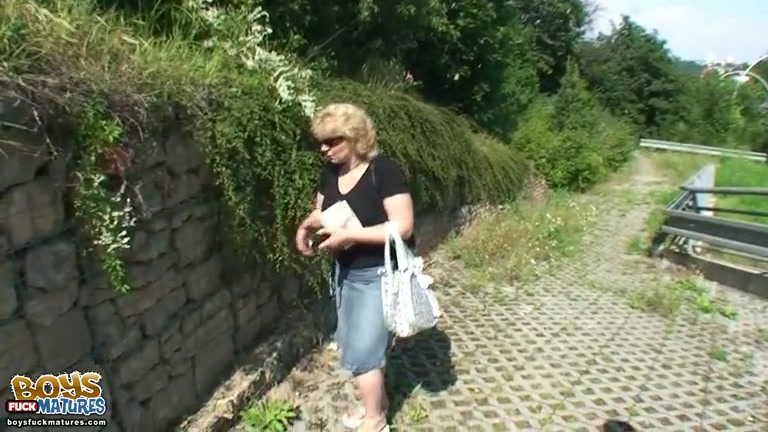 Tourist talked into hot stuff