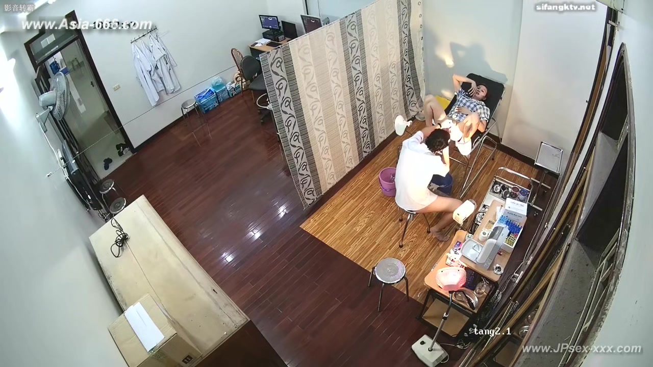 Hackers use the camera to remote monitoring of a lover's home life.615