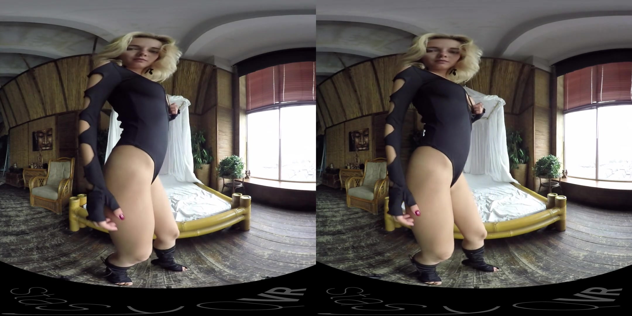 Flawless Blonde Does Sexy Striptease - StasyQVR