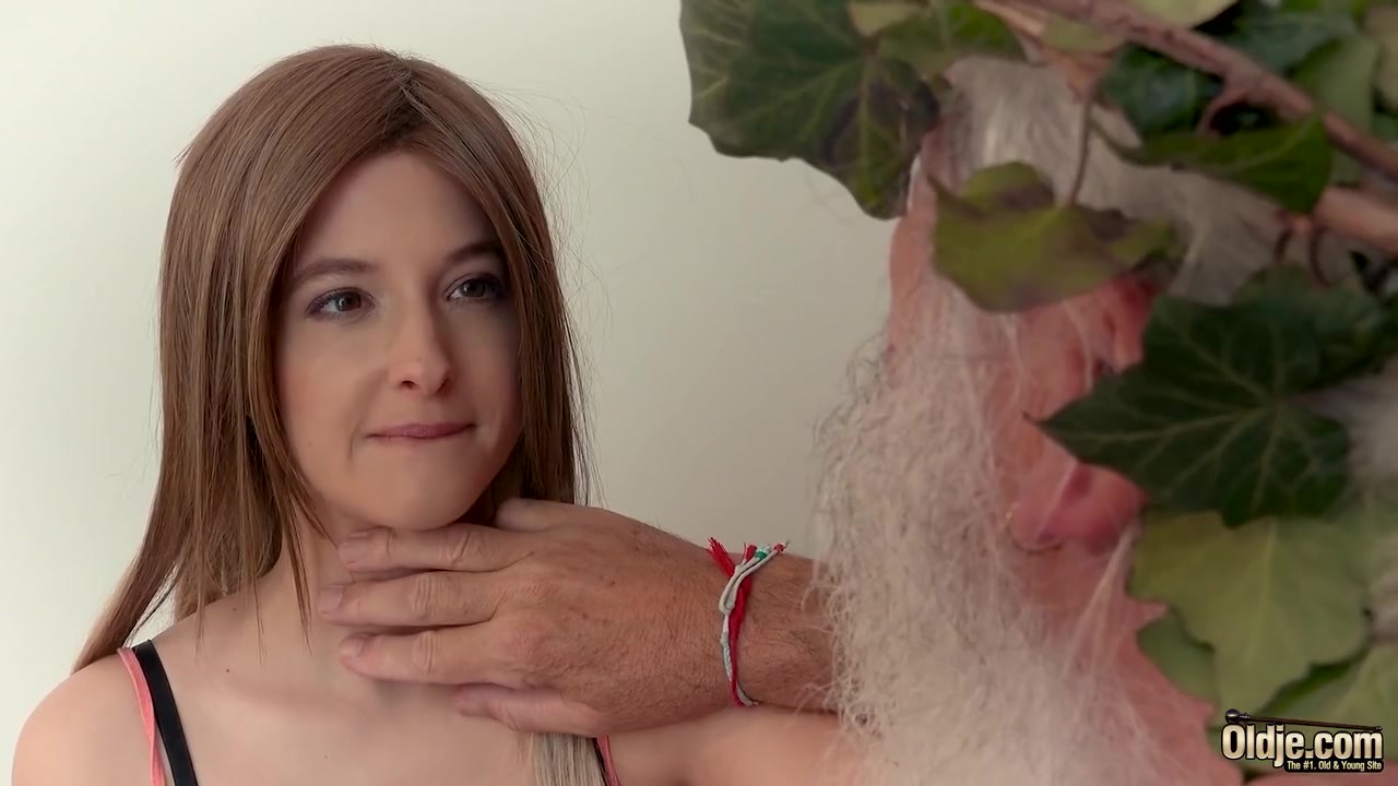 Hot Teenie Has Sex With Old Man With White Beard