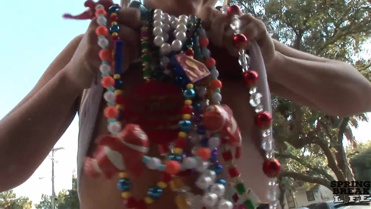 Gasparilla Party Girls Flashing on the Streets of Tampa Florida - SpringbreakLife